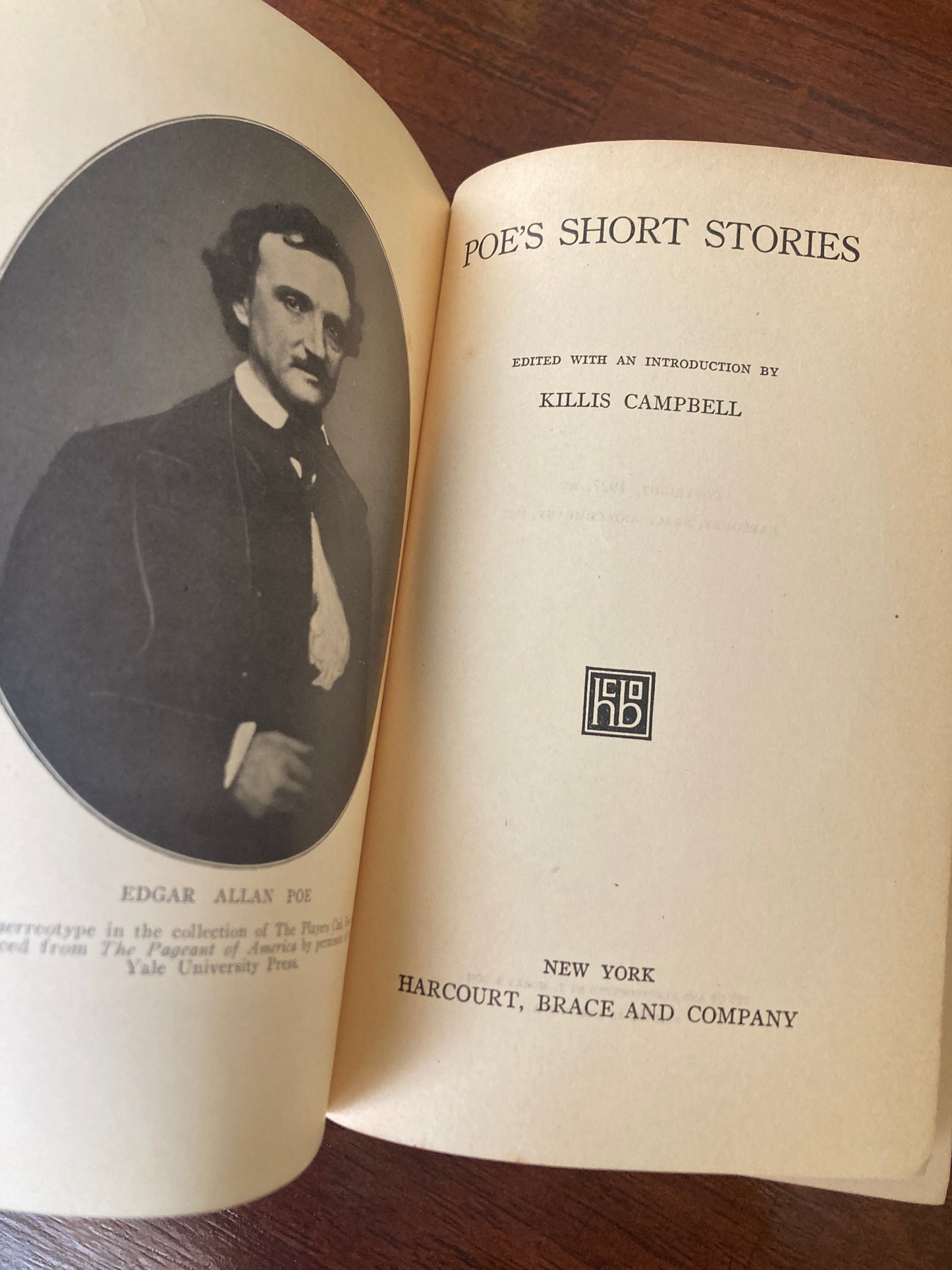 Poe, Edgar Allan: Poe's Short Stories (Harcourt, Brace and Company, New York, 1927)
