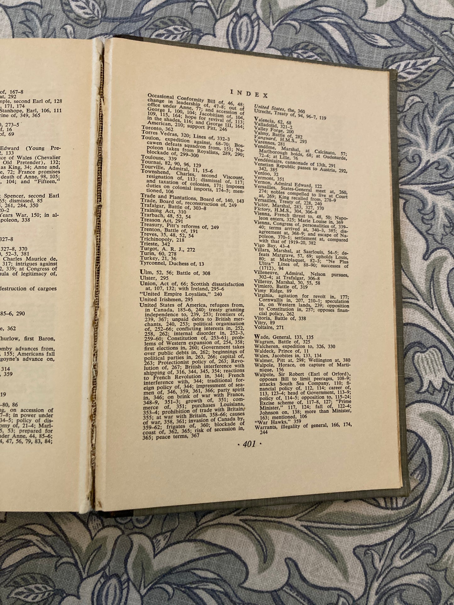 [FIRST EDITION] Churchill, Winston S.: The Age of Revolution (Dodd, Mead and Company, New York, 1957)